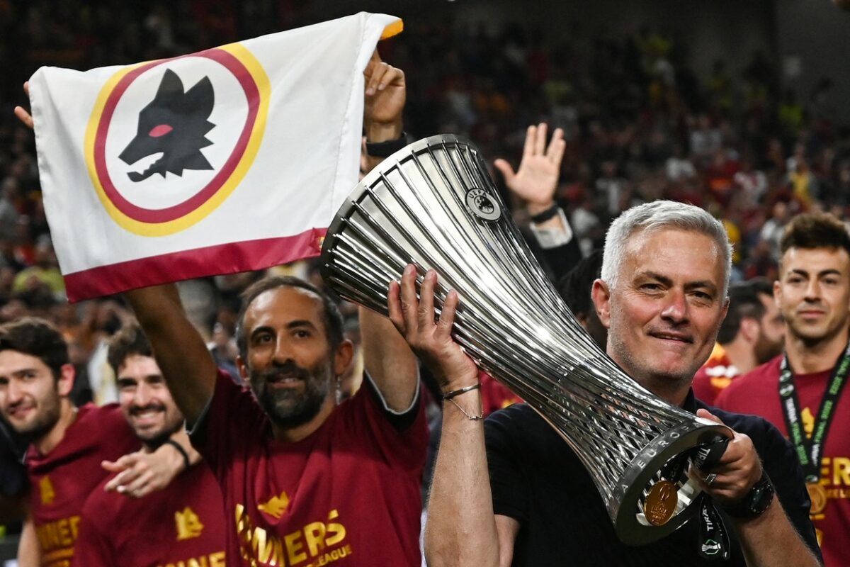 Trofeul Conference League merge la Roma!