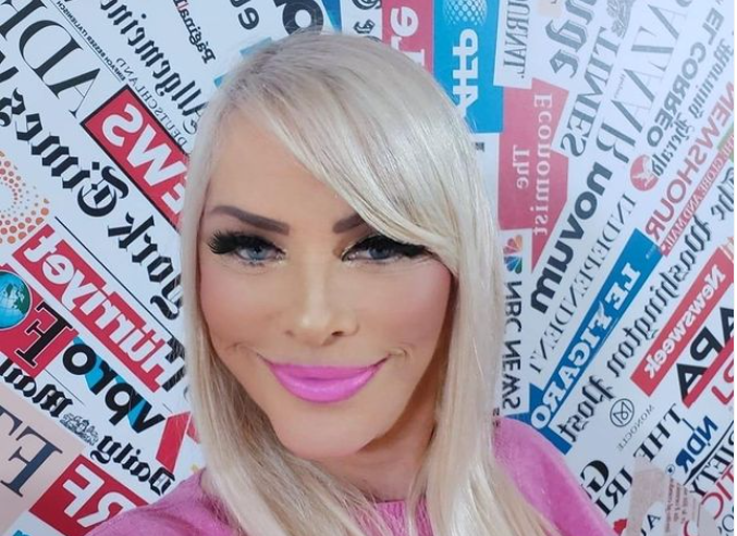 O mai ții pe minte pe Cicciolina? Fostul star porno îi promite o noapte de amor lui Vladimir Putin, dacă renunță la război
