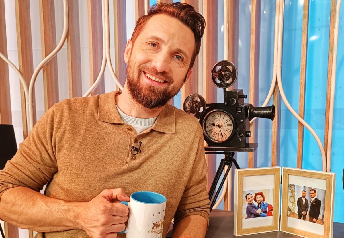 Imagine Stire Dani Oțil, așa cum nu l-ai văzut niciodată. Matinalul de la Antena 1, îmbrăcat în costum de balerină | 2review.ro