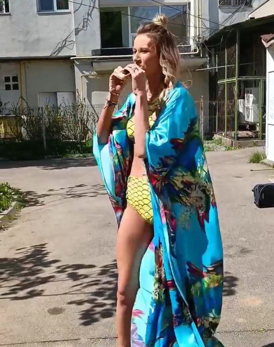 Gabriela Prisăcariu în costum de baie. Sursă foto: Instagram