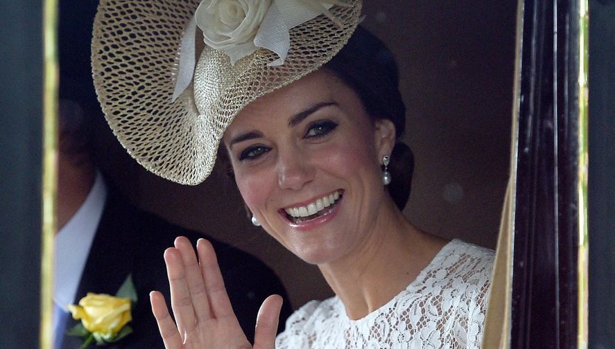 Răspunsul dat de Kate Middleton, după ce și-a dezamăgit o fană cu ținuta sa: „Am venit în pantaloni și jachetă pentru că…”