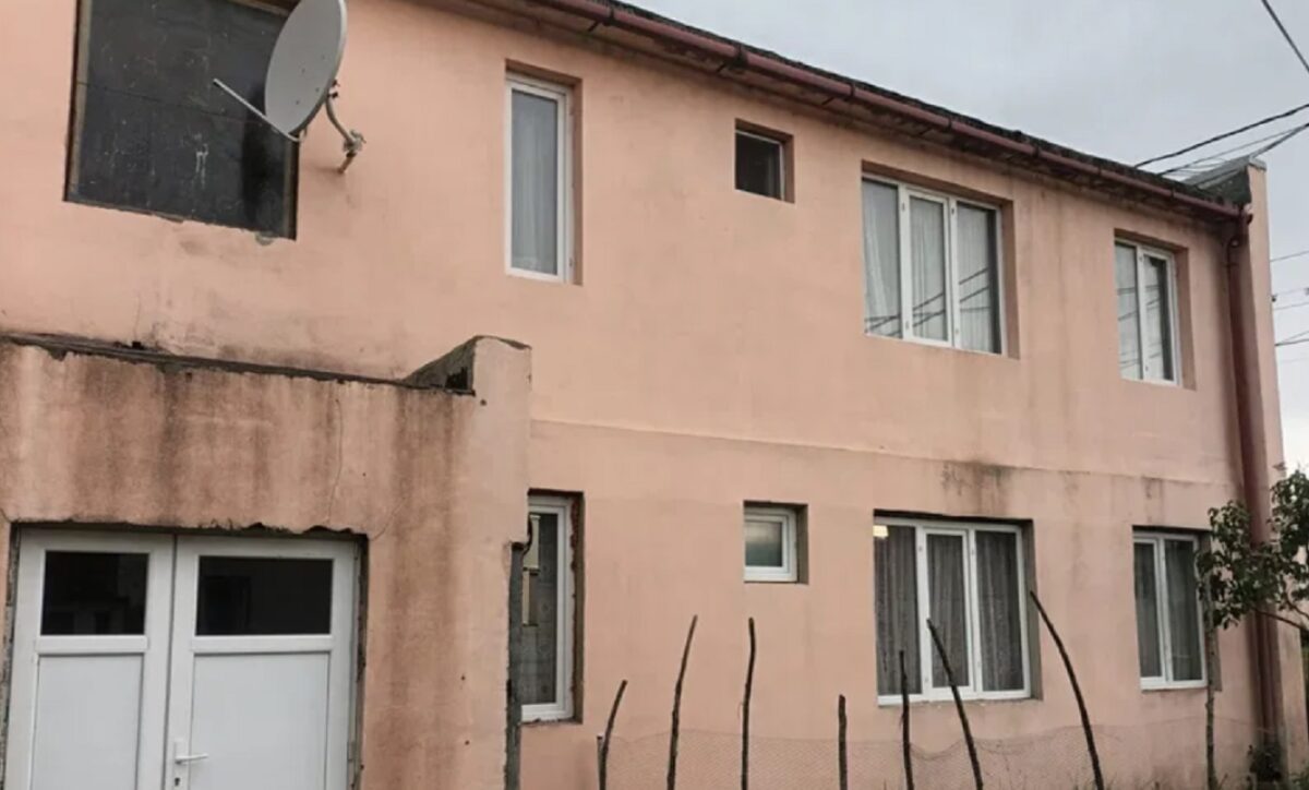 Localitatea din România în care un apartament cu 2 camere se vinde cu 7500 de euro. Prețul este negociabil!