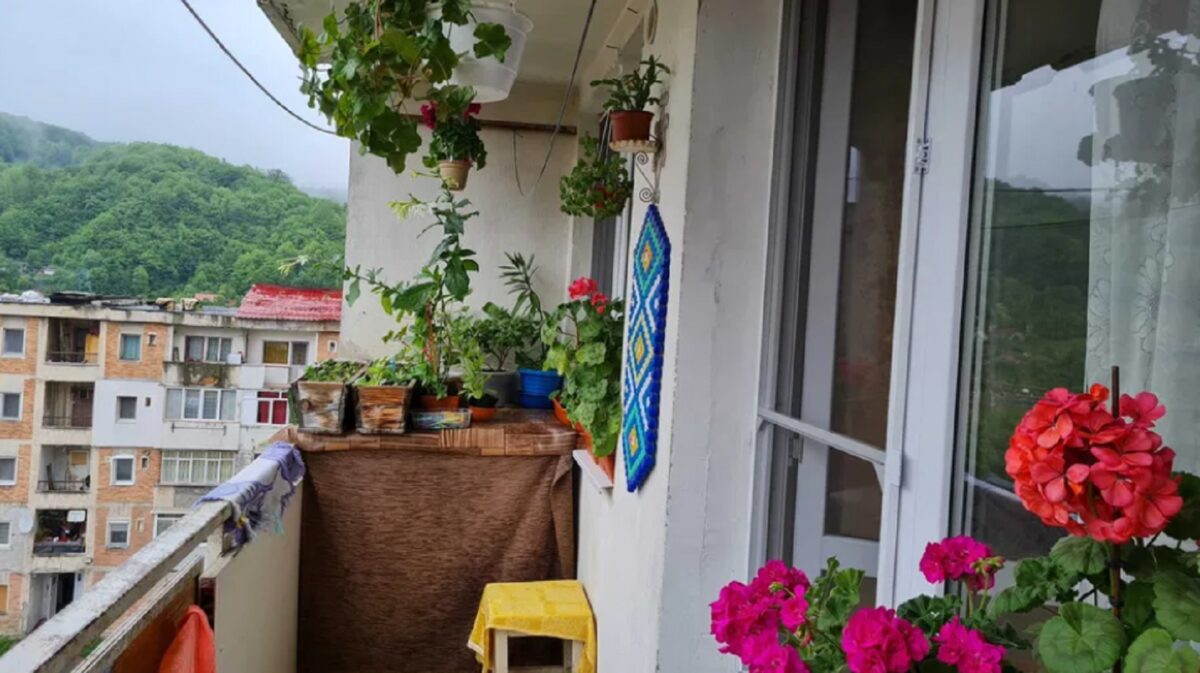 Imagine Stire Orașul din România în care îți poți cumpăra un apartament cu 3 camere cu doar 10.000 de euro. Are aproape 70 de metri pătrati | 2review.ro