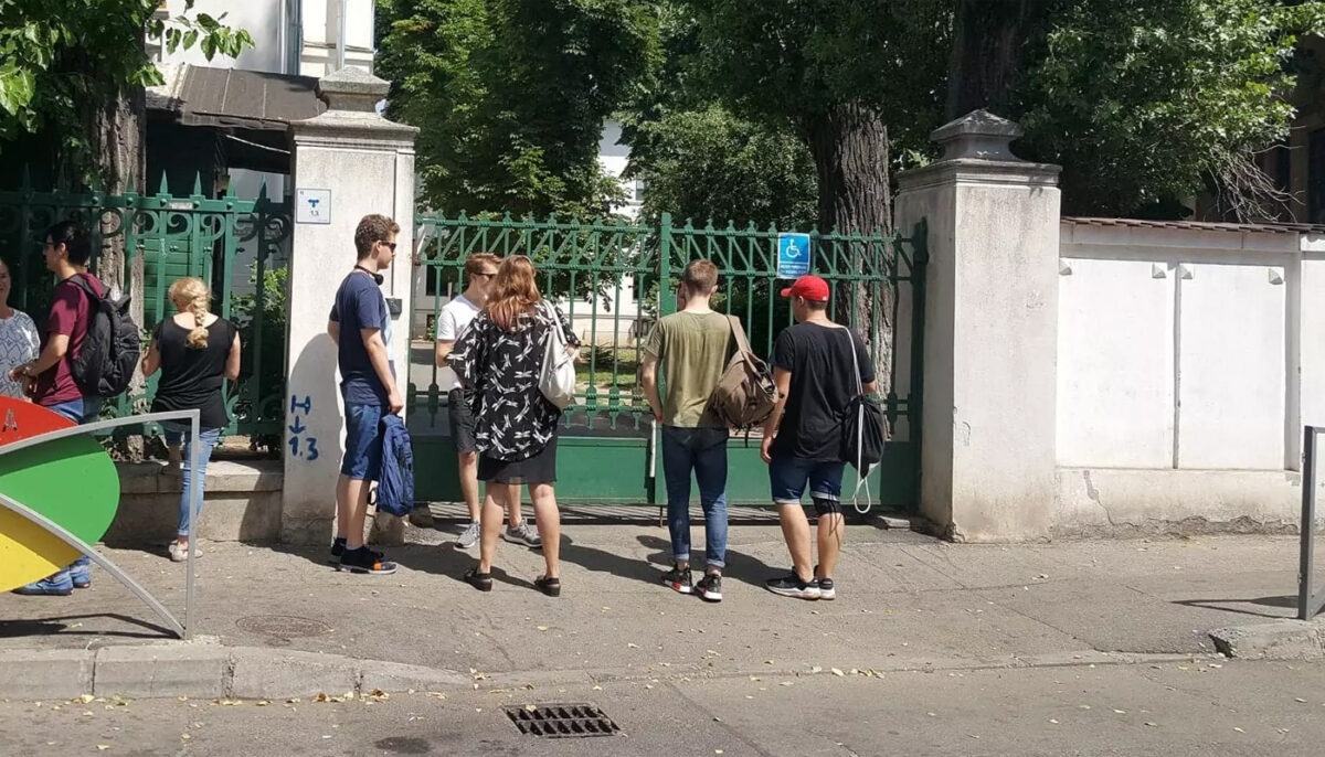 Reacția suburbană a unui elev din Iași, după ce i-a picat Caragiale la Bacalaureat: „Sunt foarte nervos acum, îmi vine să bat pe cineva!”
