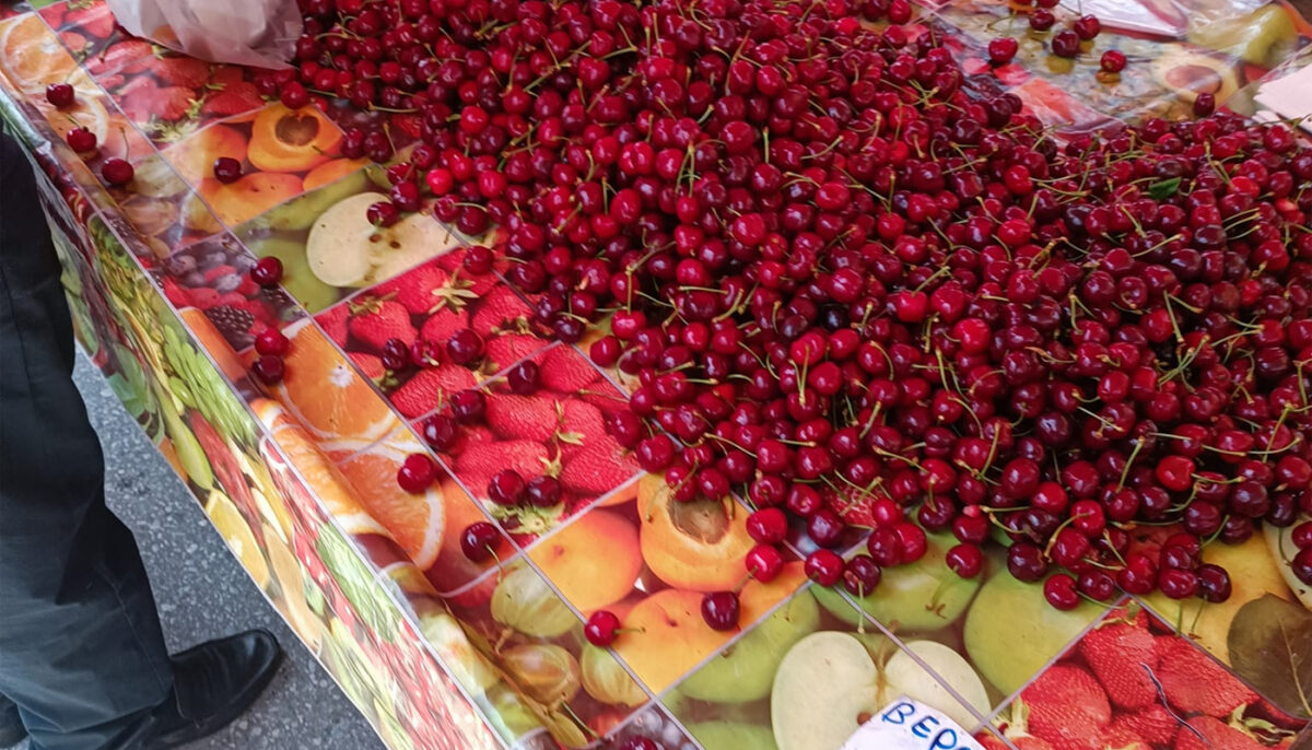 De necrezut! Câți euro costă 1 kilogram de cireșe într-o piață din Salonic, Grecia. În România, se vând cu 20 lei/kg