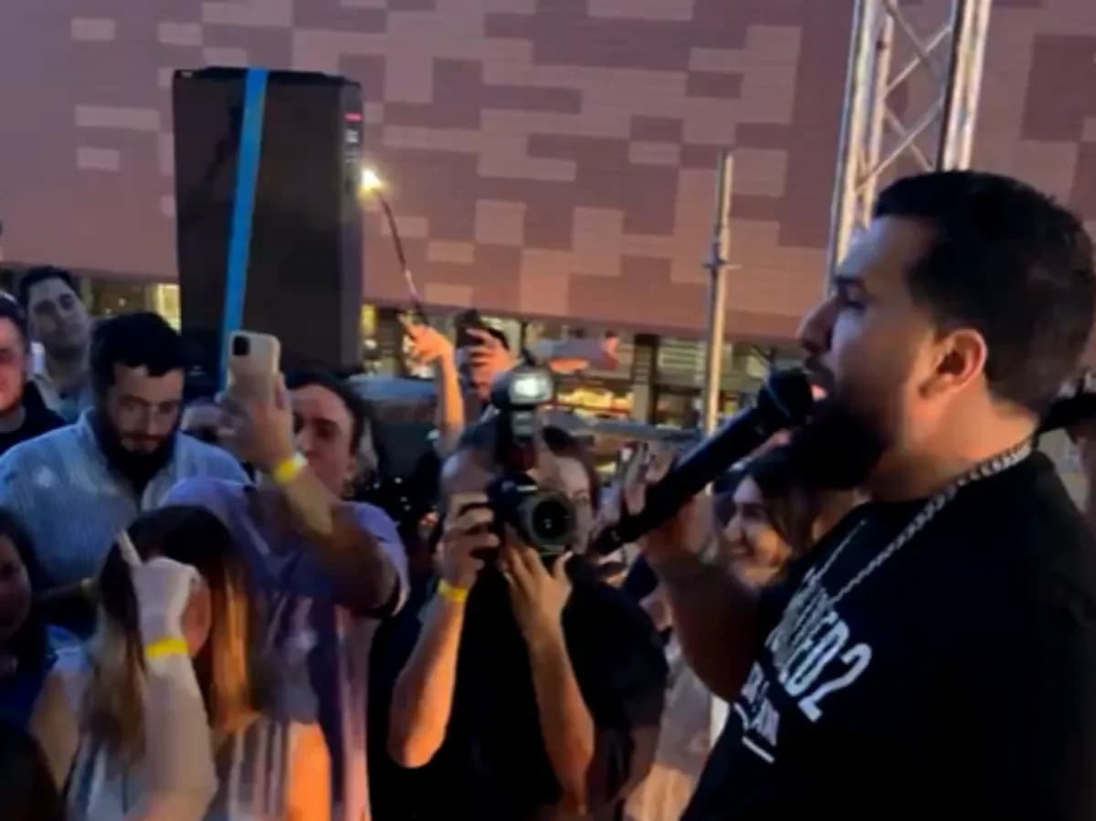 Imagine Stire Poliția a descins la concertul lui Tzancă Uraganu, din Capitală. Ce s-a întâmplat cu banii strânși | 2review.ro