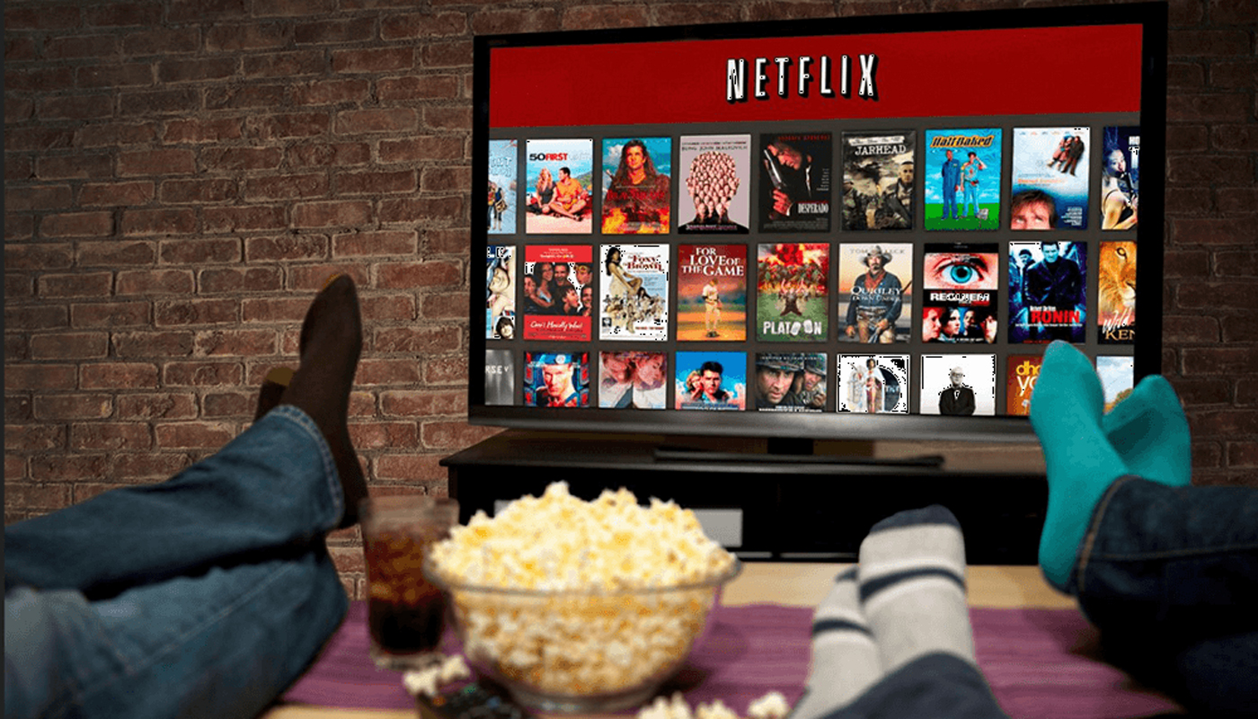 Dieta Netflix | Ce trebuie să mănânci ca să slăbești în timp ce te uiți la TV, stând pe canapea