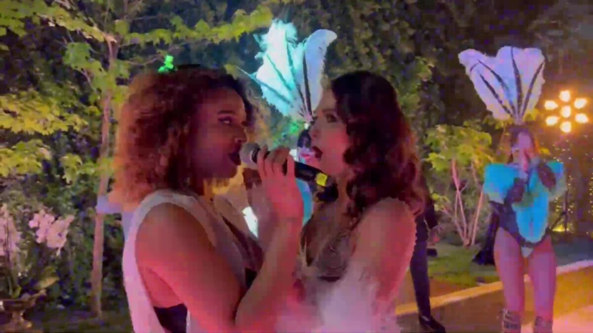 Imagine Stire S-au pupat pe gură! Alina Pușcaș, dezlănțuită, la o petrecere din zona de Nord a Capitalei! | FOTO + VIDEO | 2review.ro