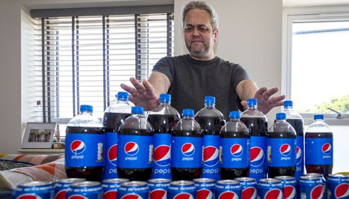 Acest bărbat a băut 20 de cutii de Pepsi, în fiecare zi, timp de 20 de ani. Ireal câte kilograme are acum