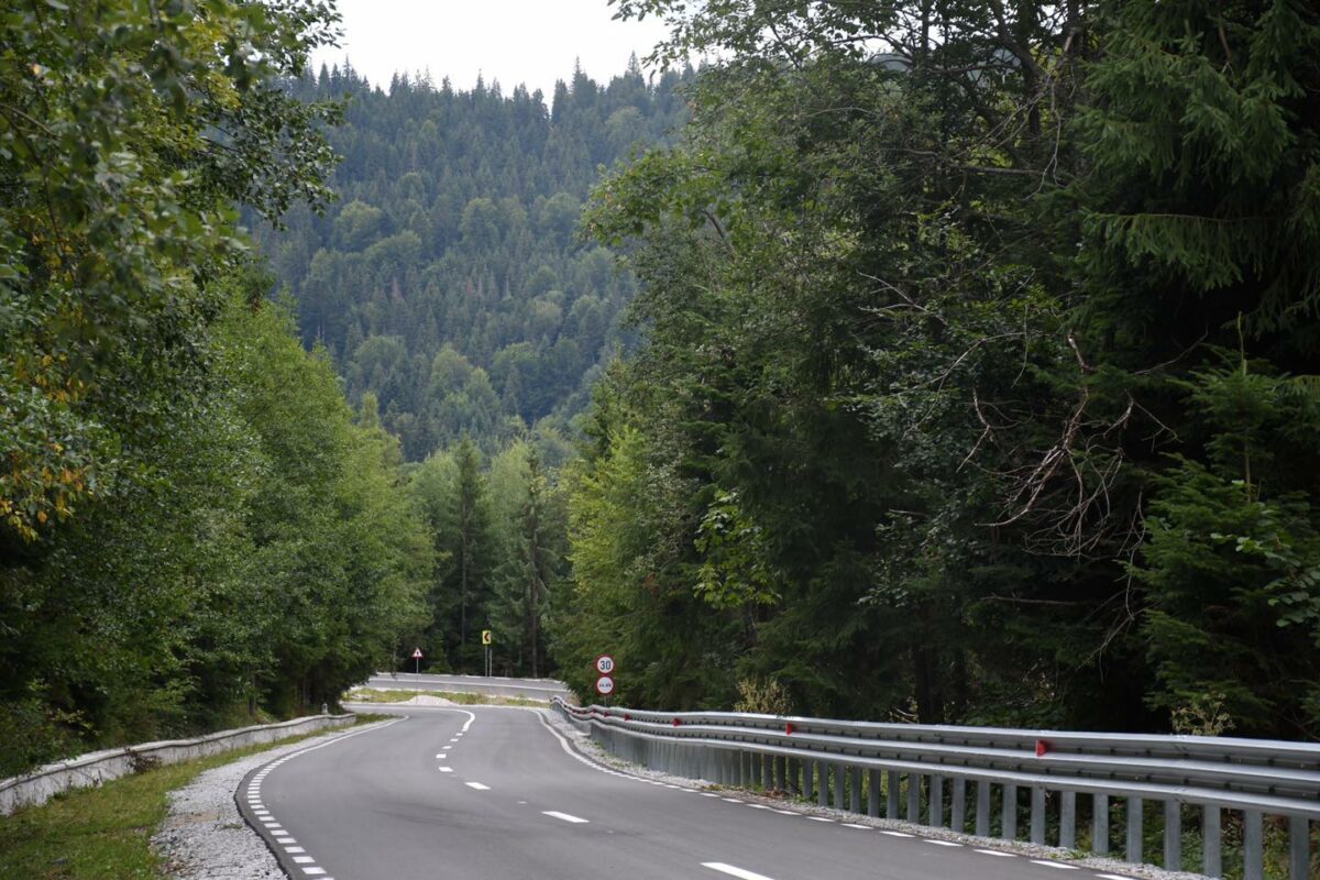 Uită de Transfăgarașan și Transalpina. România are un drum splendid pe care puțini îl știu