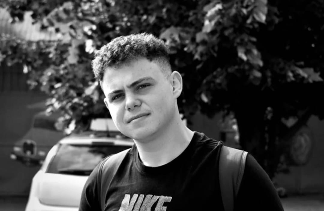 Dănuț, tânărul ars de viu în accidentul din Iași, a fost înmormântat. Iubita lui a postat imaginile durerii