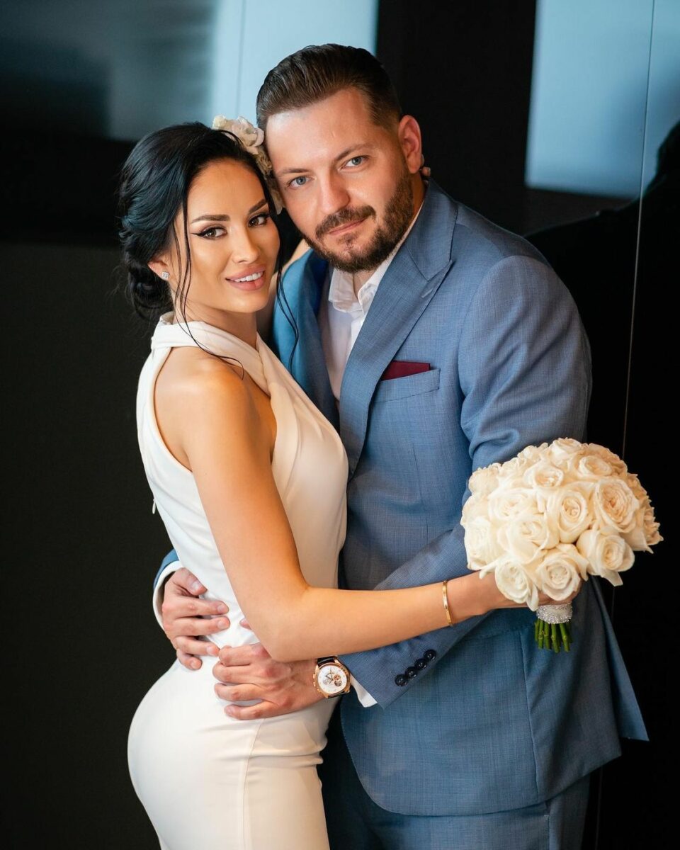 Imagine Stire Nuntă mare în showbiz-ul românesc! Alex Rus s-a căsătorit cu Bianca, o frumoasă stewardesă | 2review.ro