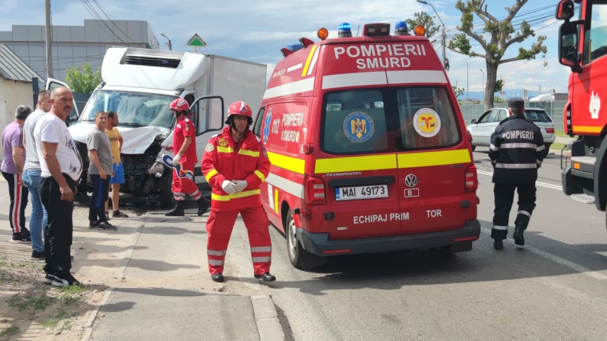 Imagine Stire Accident cumplit pe centura Târgoviștei! 3 mașini au fost avariate și mai multe persoane au ajuns la spital | 2review.ro
