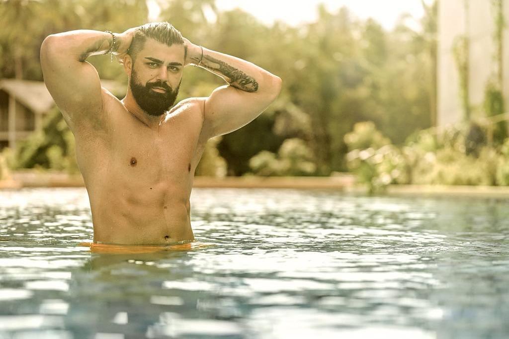 Imagine Stire Cine este şi din ce face bani Ali Habron? Ispita a produs primul şoc la Insula iubirii: a „divorţat-o” pe Teodora de Alex | 2review.ro