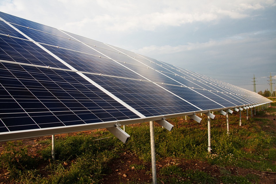 Dosar panouri fotovoltaice. Lista completă de documente de care ai nevoie pentru a primi bani de la stat în programul „Casa Verde”