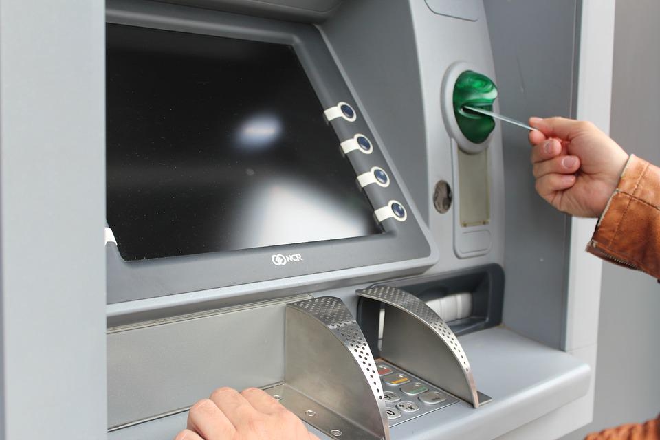 Vestea momentului în România! Ce s-ar putea întâmpla cu bancomatele din ţară. Raed Arafat a făcut anunţul
