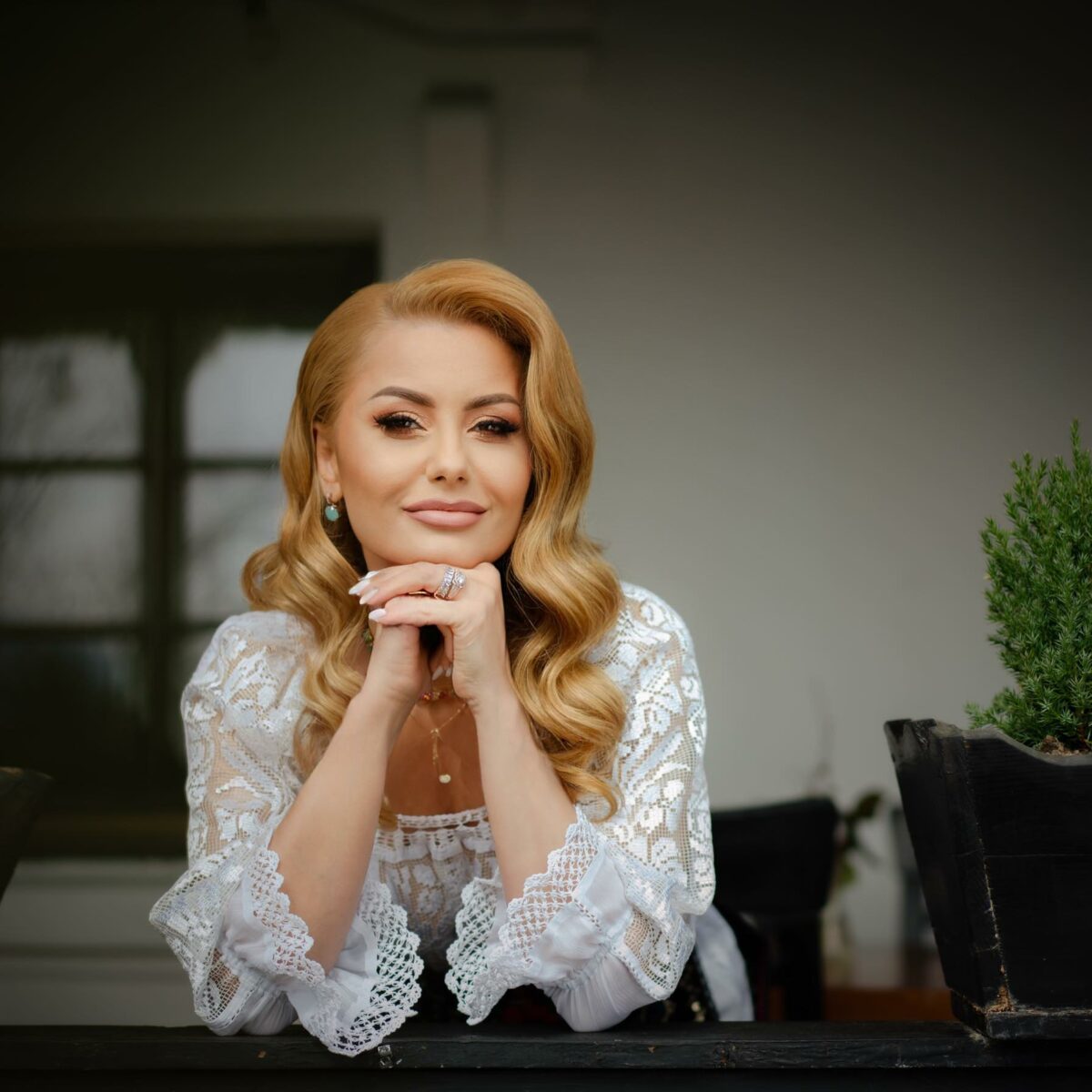 Emilia Ghinescu a luat o decizie radicală după 12 ani de relaţie: „Nu poți obliga o persoană și nu o poţi ține lângă tine cu forţa”
