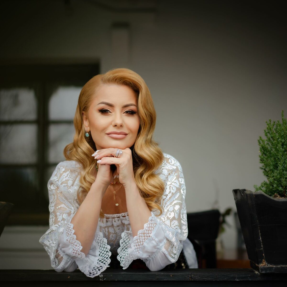 Imagine Stire Emilia Ghinescu a luat o decizie radicală după 12 ani de relaţie: „Nu poți obliga o persoană și nu o poţi ține lângă tine cu forţa” | 2review.ro