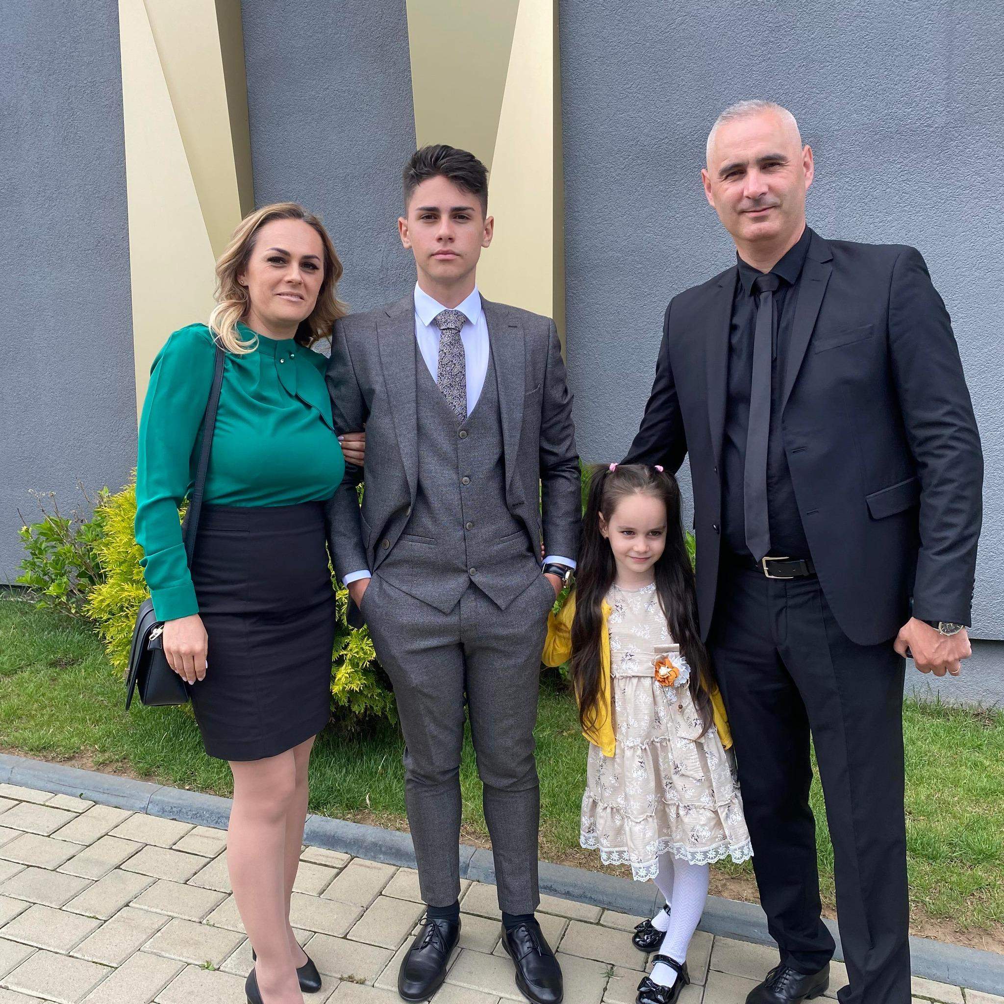 Flavius și familia sa. Sursă foto: Facebook
