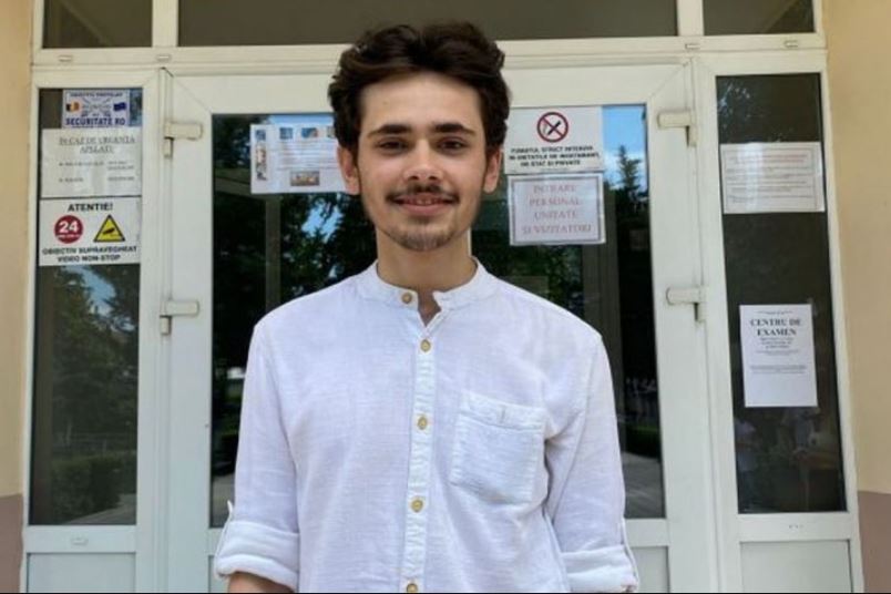 Povestea emoționantă a lui Mihai, elevul care a luat 10 la BAC. Olimpic la 2 materii, a făcut naveta, zilnic, câte 5 kilometri ca să ajungă la liceu