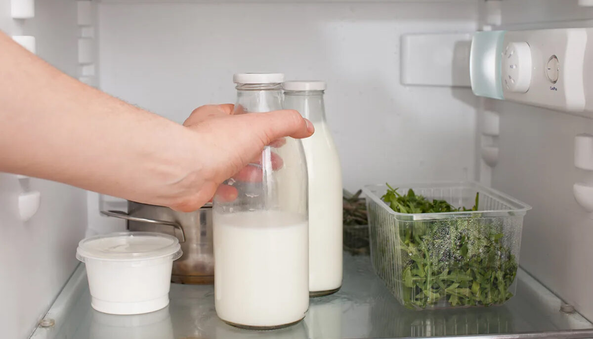 Câte zile poți păstra laptele, untul și iaurtul în frigider, de fapt. Puțini români știu asta