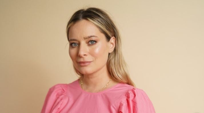 Imagine Stire Laura Cosoi, făcută să plângă de soţul ei, la doar câteva zile după ce a născut a treia oară! Gestul lui Cosmin a lăsat-o fără cuvinte | 2review.ro