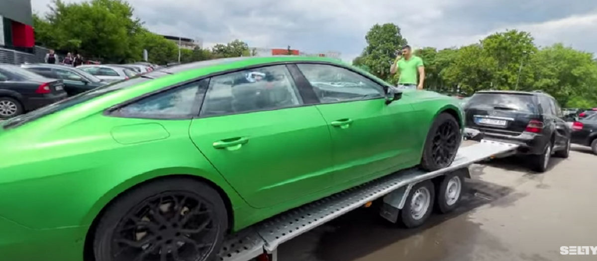 Imagine Stire Selly, implicat în patru accidente într-o singură zi! Dezvăluirile făcute de vlogger: ”Mașina a fost dusă cu platforma” | 2review.ro