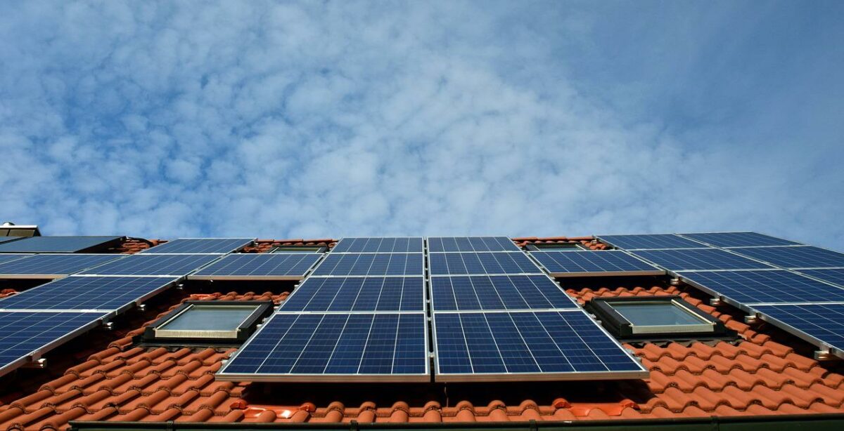 Cum să îţi construieşti propriile panouri fotovoltaice acasă? E mai simplu decât te-ai fi gândit vreodată
