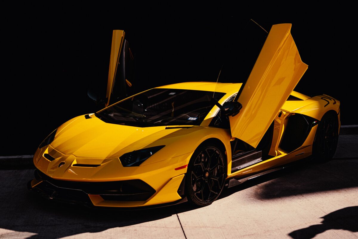 Imagine Stire BANC | Bulă își cumpără un Lamborghini | 2review.ro