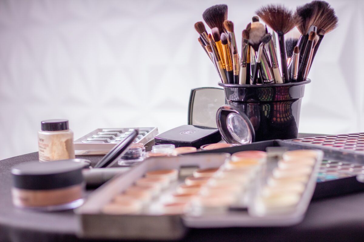 Cum afli dacă produsele tale cosmetice sunt expirate? Trucul extrem de simplu la care nu te-ai fi gândit