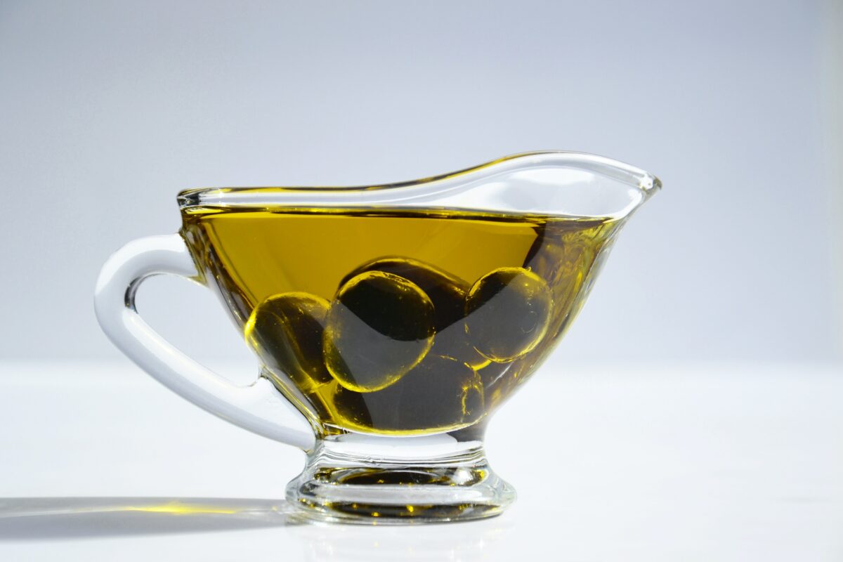 La ce este bun uleiul de măsline, de fapt? Multă lume îl consumă dimineaţa, pe stomacul gol
