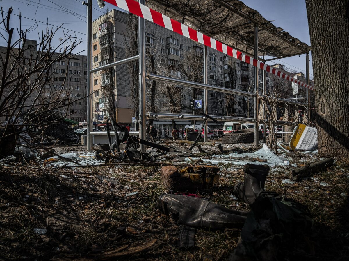 Risc uriaș de holeră în Ucraina! Sub fiecare bloc bombardat din Mariupol se află zeci de cadavre