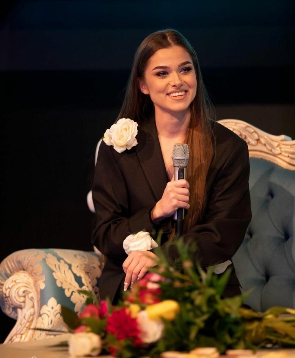 Imagine Stire Prin ce schimbări a trecut Theo Rose de când este însărcinată: „Dacă te uiți așa la mine…” | 2review.ro