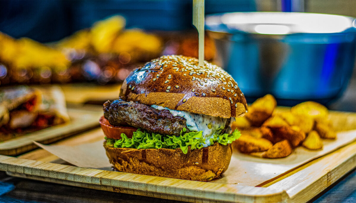 Prețuri de sezon 2022 | Câți lei costă un burger cu cartofi wedges în Mamaia