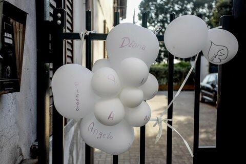 O femeie și-a lăsat bebelușul să moară de foame, ca să meargă la iubitul ei. După șase zile, anchetatorii au găsit cadavrul micuței