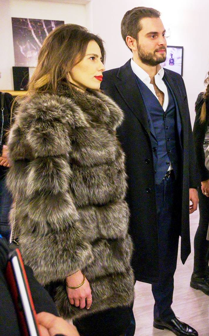 Consulul general Ioana Gheorghiaș alături de soțul ei, consulul Valentin Popescu, în ținutele care au stârnit controversă