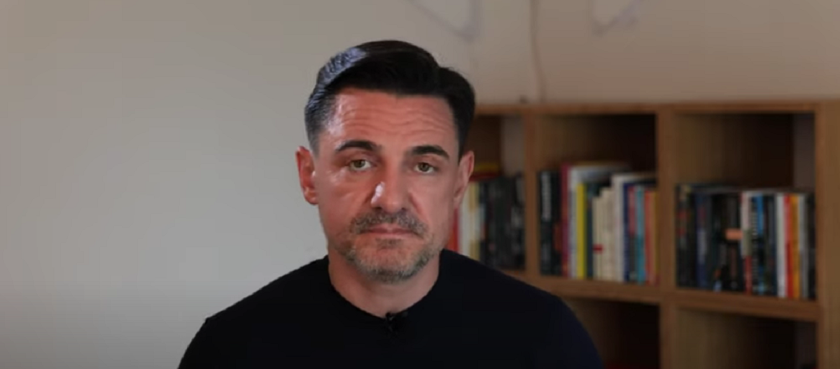 Imagine Stire VIDEO | În al 12-lea ceas, George Buhnici și-a cerut scuze public pentru declarațiile controversate: ”Iertați-mă, doamnelor!” | 2review.ro