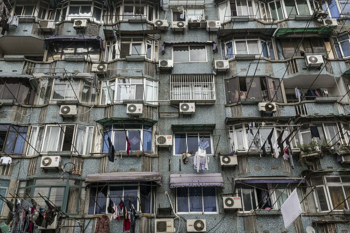 Pe câte grade trebuie să lași aerul condiționat în cameră, de fapt? Trucul care te ajută să micșorezi factura la curent