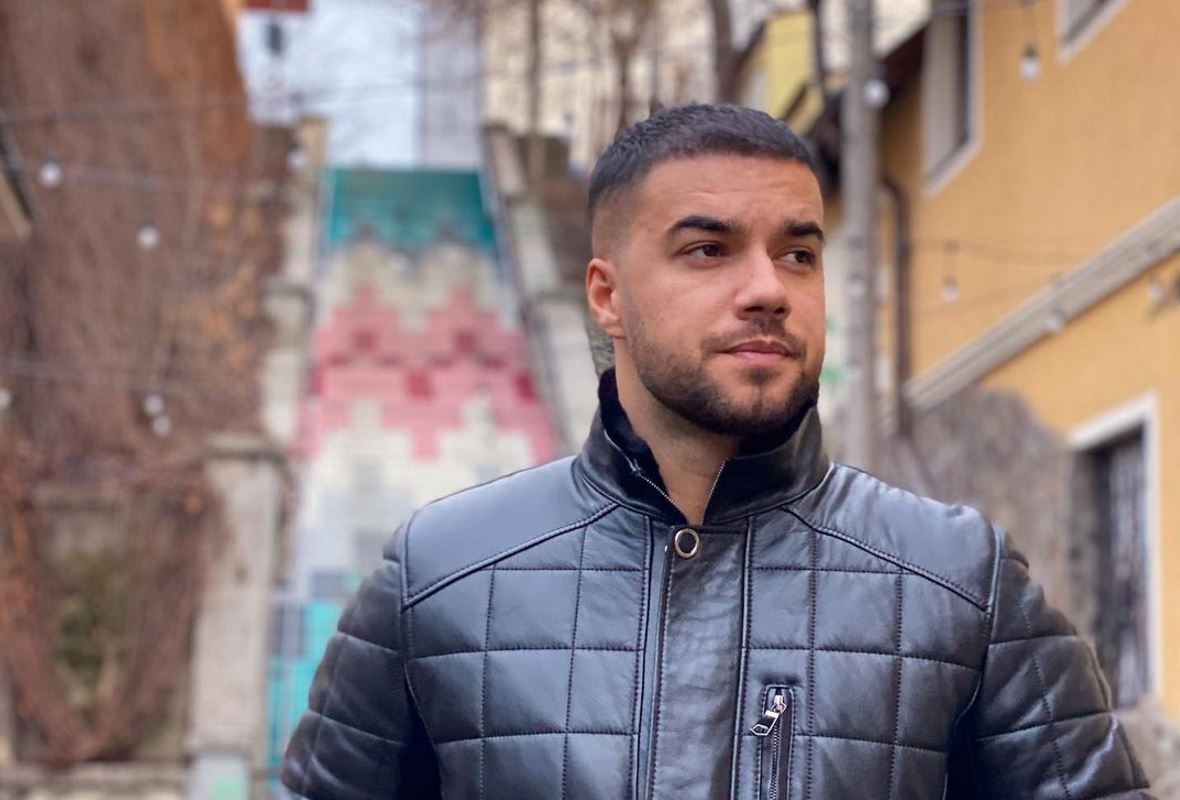 Imagine Stire Culiță Sterp oferă recompensă uriaşă pentru cei care îi pot da indicii despre hoții care l-au jefuit! „A fost la noi acasă Poliția, ei au zis că au fost minim 3-4 hoți” | 2review.ro