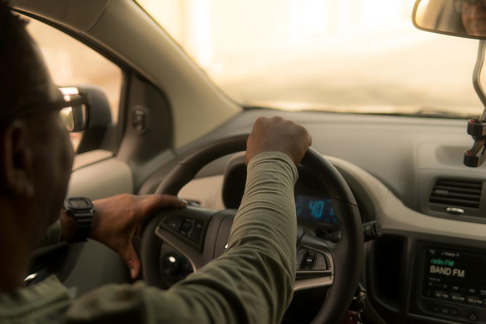 Câți lei câștigă pe zi un șofer la Uber. Cu câți bani rămâne la finalul lunii
