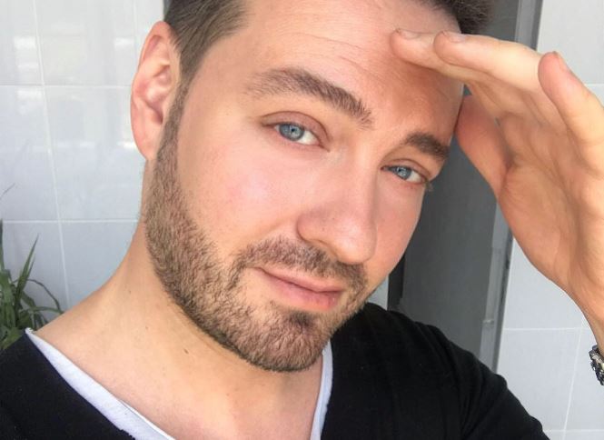 Imagine Stire Alexandru Abagiu, despre cea mai ciudată cerere pe care a primit-o de la o clientă: „M-a rugat să o machiez înainte de nunta ei cu trei zile” | 2review.ro