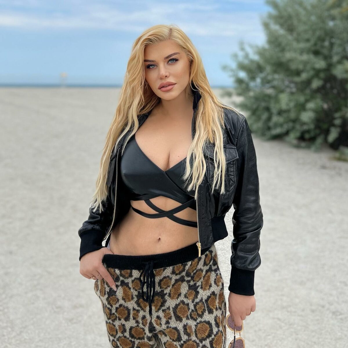 Imagine Stire Loredana Groza, imagini emoționante cu tatăl ei. Incredibil cât de mult seamănă jurata de la „X Factor” cu părintele ei | 2review.ro