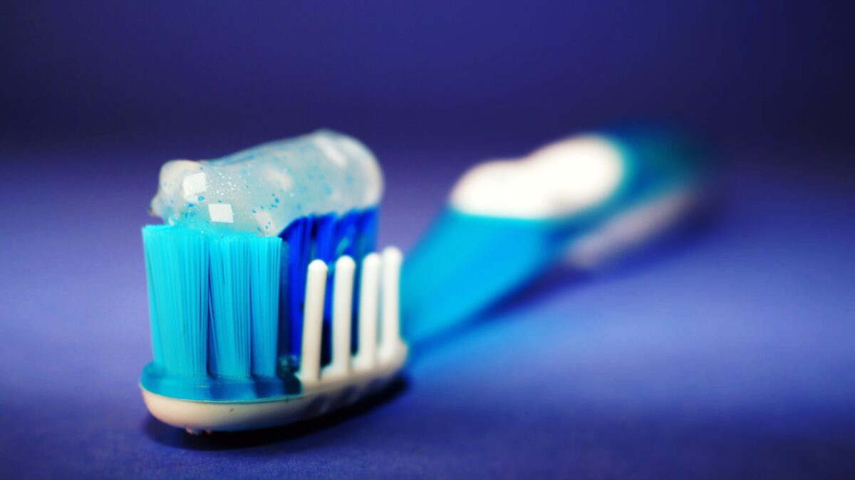 Ce utilizări neştiute are pasta de dinţi. Cum o mai poţi folosi