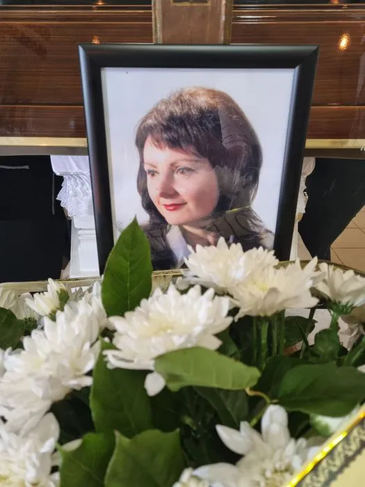 Poza de pe sicriul româncei ucise de rechin. Sursă foto: România TV