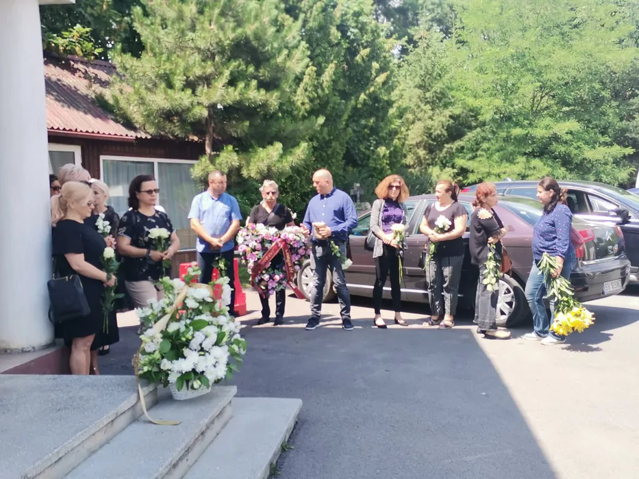 Ceremonia de înmormântare a Roxanei Donisan. Sursă foto: România TV
