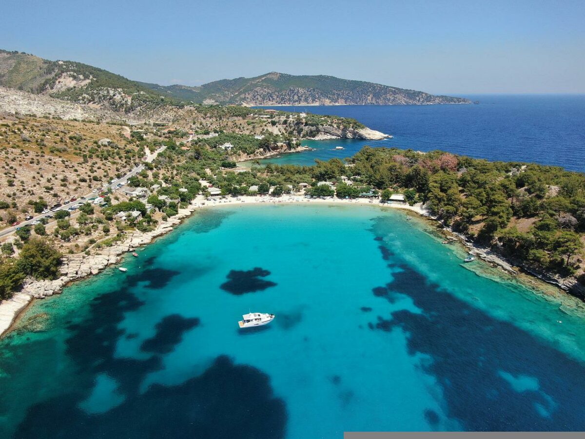 Româncă stabilită în Thassos, atac dur la adresa turiștilor. Ce le-a reproșat femeia șoferilor