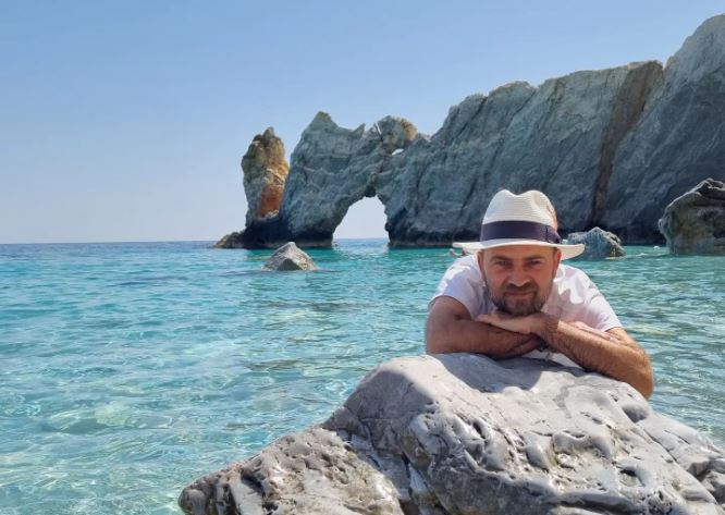 Imagine Stire Cosmin Seleși refuză să mai meargă pe litoralul românesc! Fostul prezentator de la Antena 1 a dezvăluit experiența neplăcută | 2review.ro