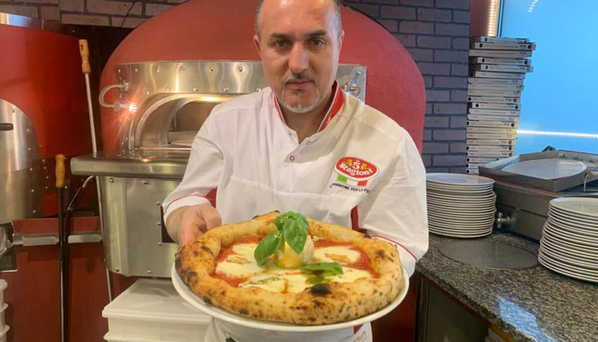 Aroganță supremă! Câți euro costă „pizza cu topping de aur”, invenția unui pizzer român din Italia