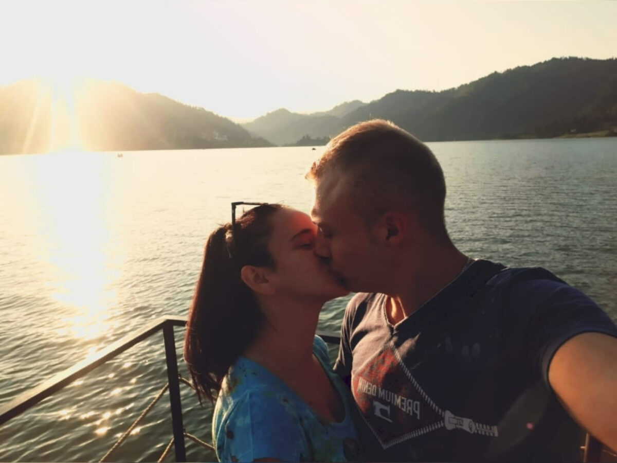 Ea e tânăra însărcinată care a murit în ziua nunții sale. Alexandra avea doar 24 de ani și tocmai fusese externată din spital