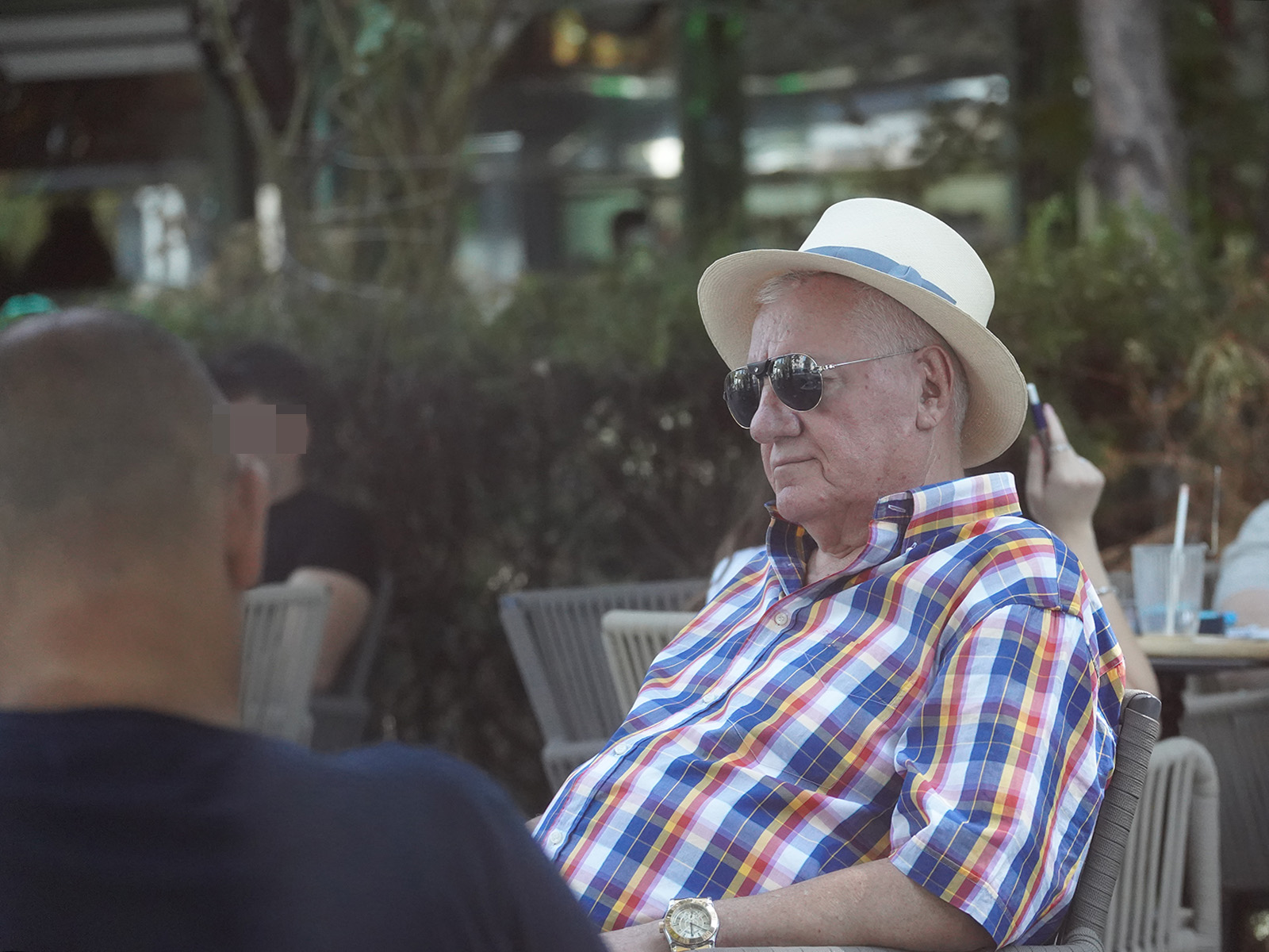 Dumitru Dragomir, la relaxare alături de un amic (Foto: CANCAN.RO)